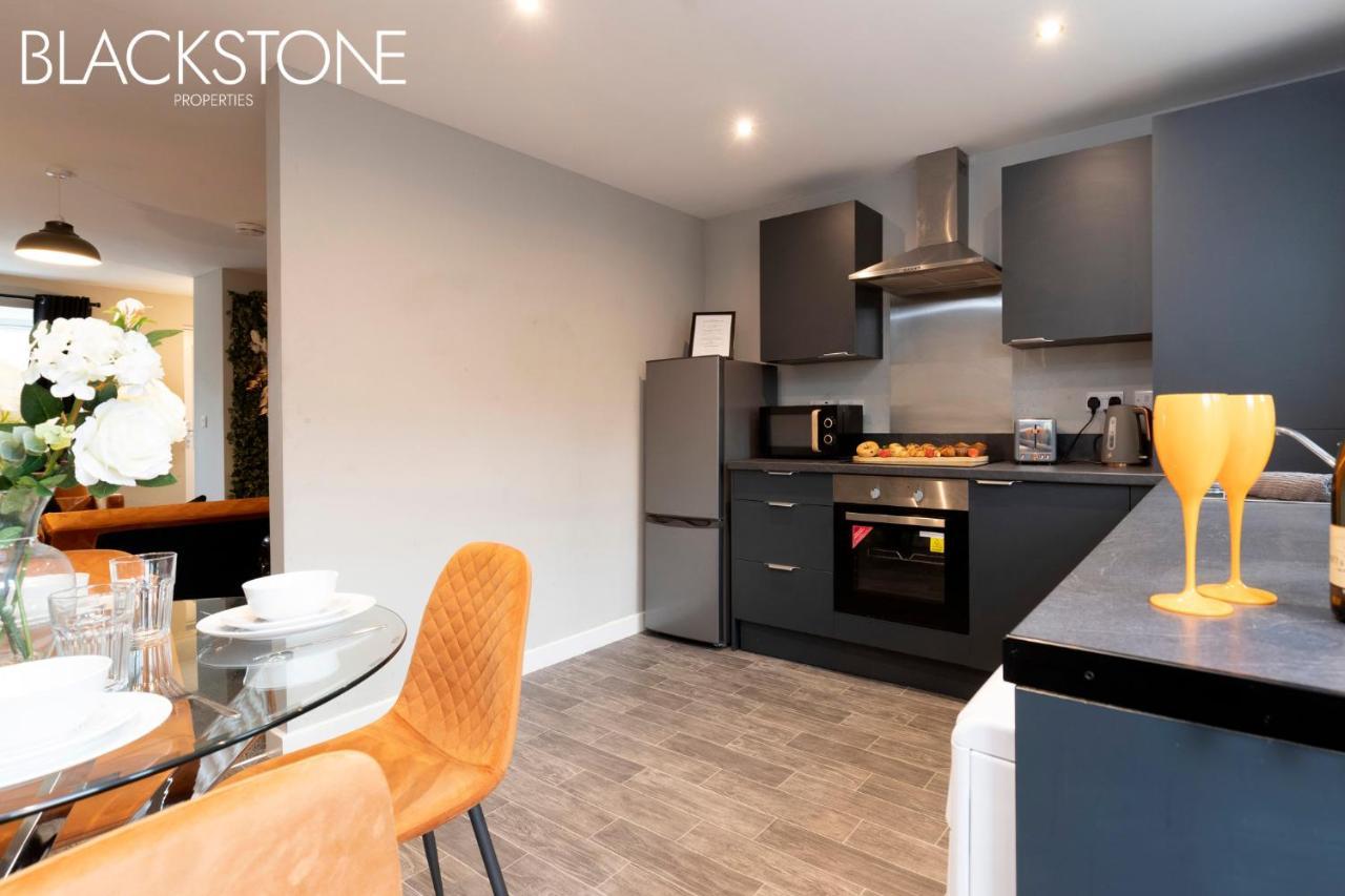Champagne House - 4 Bed Property Plus 2 Sofa Beds By Bpne Darlington  Exterior photo